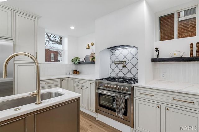 3434 Sidney Street, St Louis, MO 63104