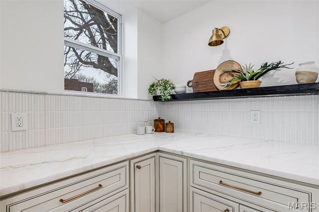 3434 Sidney Street, St Louis, MO 63104