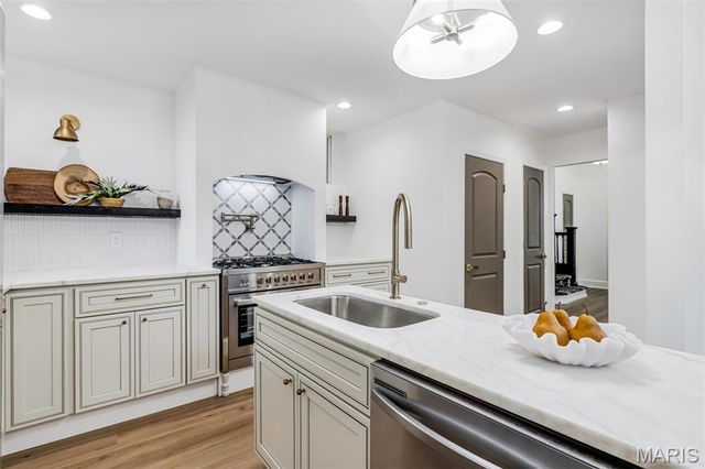 3434 Sidney Street, St Louis, MO 63104