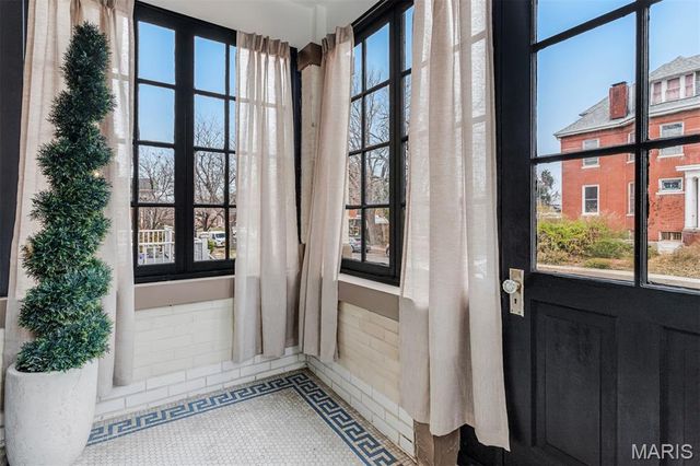 3434 Sidney Street, St Louis, MO 63104