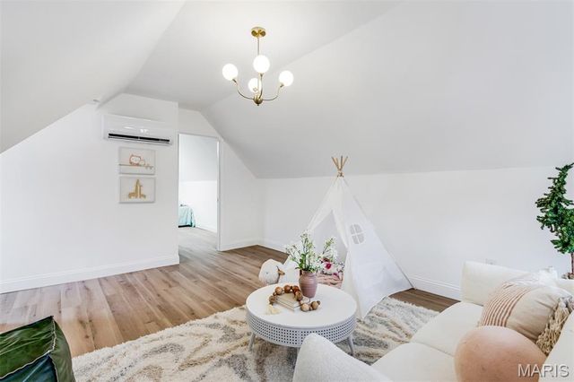 3434 Sidney Street, St Louis, MO 63104