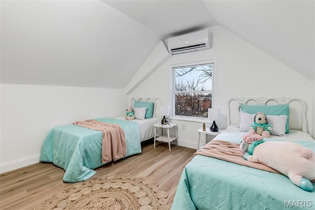 3434 Sidney Street, St Louis, MO 63104