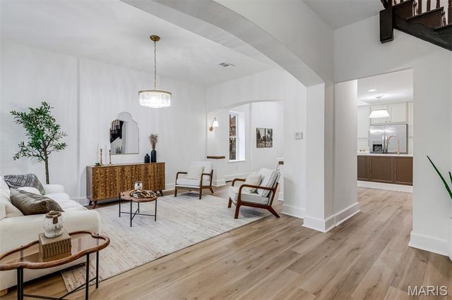 3434 Sidney Street, St Louis, MO 63104