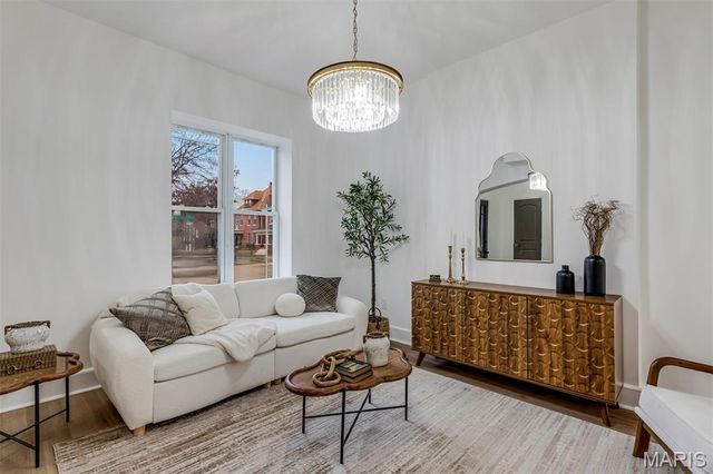 3434 Sidney Street, St Louis, MO 63104