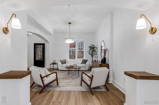 3434 Sidney Street, St Louis, MO 63104