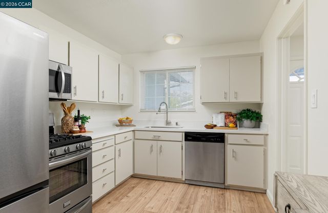 31 Riverside Ct, Bay Point, CA 94565