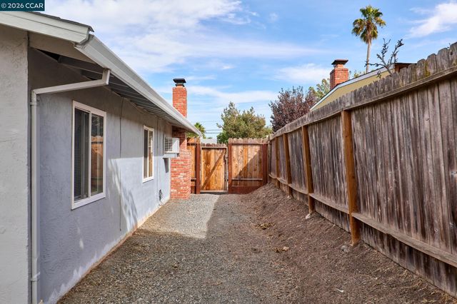 31 Riverside Ct, Bay Point, CA 94565