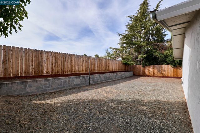 31 Riverside Ct, Bay Point, CA 94565