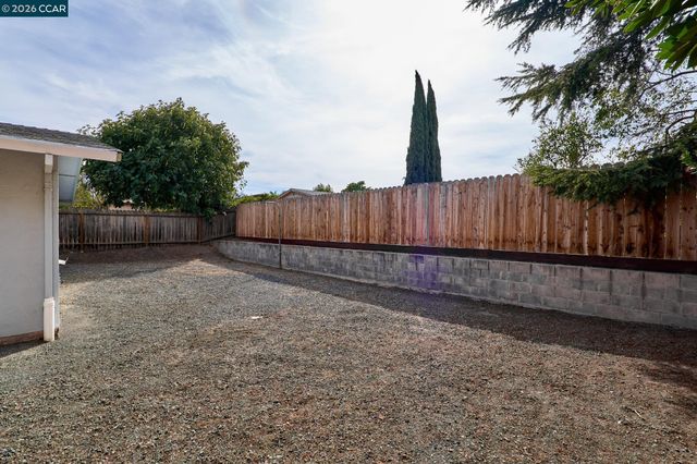 31 Riverside Ct, Bay Point, CA 94565