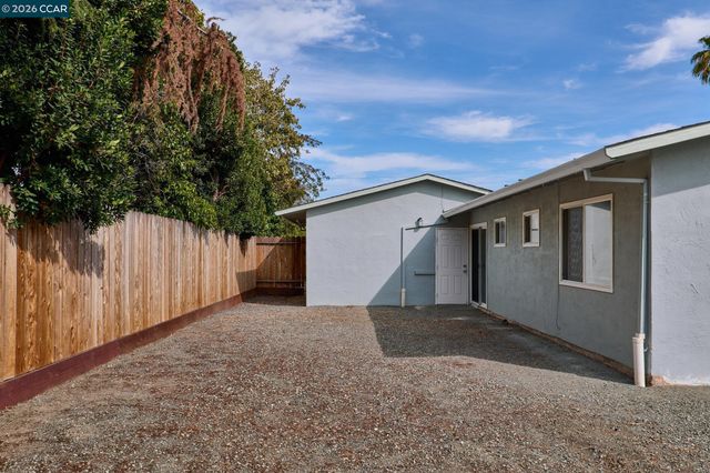 31 Riverside Ct, Bay Point, CA 94565