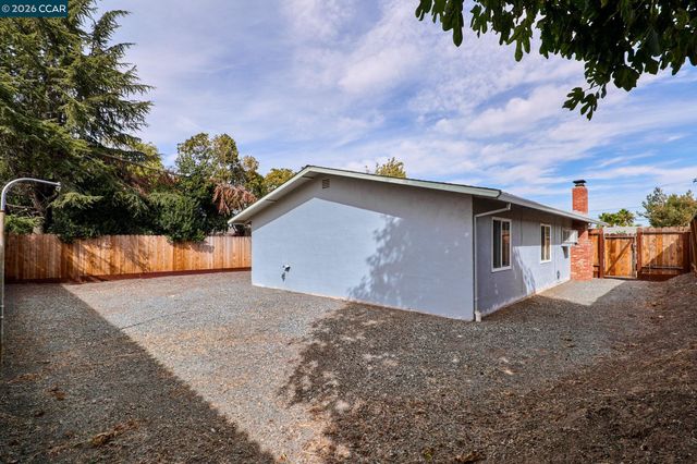 31 Riverside Ct, Bay Point, CA 94565
