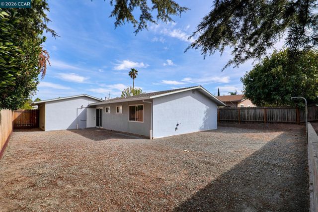 31 Riverside Ct, Bay Point, CA 94565