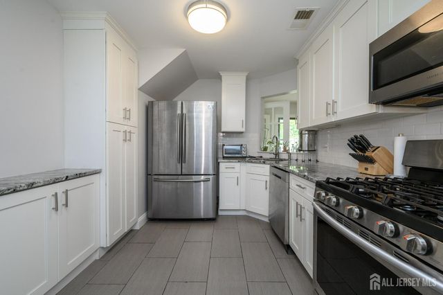 2302 Bayhead Drive, Sayreville, NJ 08859