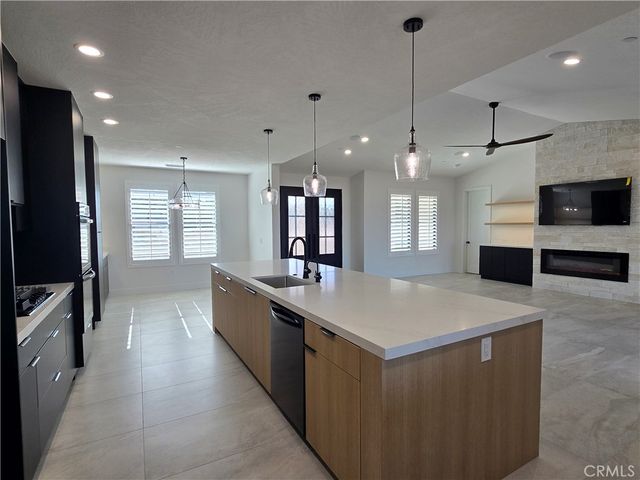 6221 Merced, Oak Hills, CA 92344