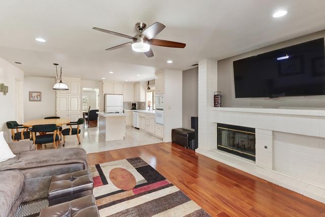 11704 Old Eureka Way, Gold River, CA 95670