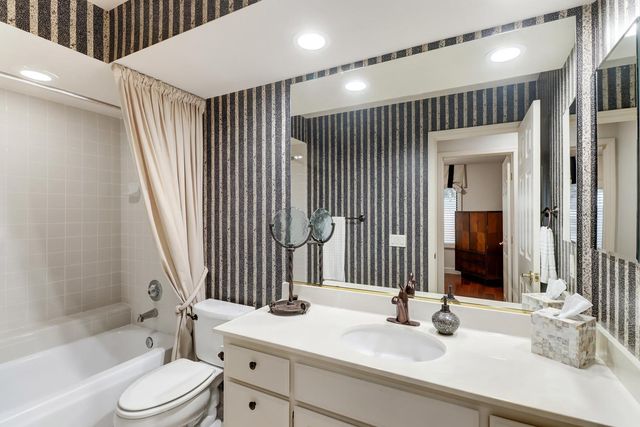 11704 Old Eureka Way, Gold River, CA 95670