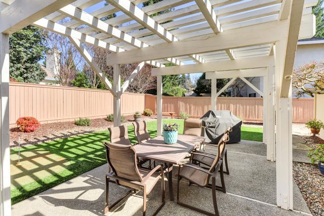 11704 Old Eureka Way, Gold River, CA 95670