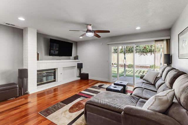 11704 Old Eureka Way, Gold River, CA 95670