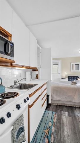 483 E SHORE DRIVE D3, Clearwater Beach, FL 33767