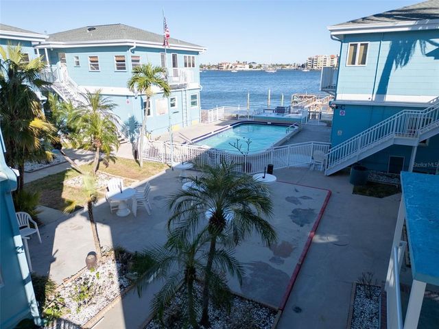 483 E SHORE DRIVE D3, Clearwater Beach, FL 33767