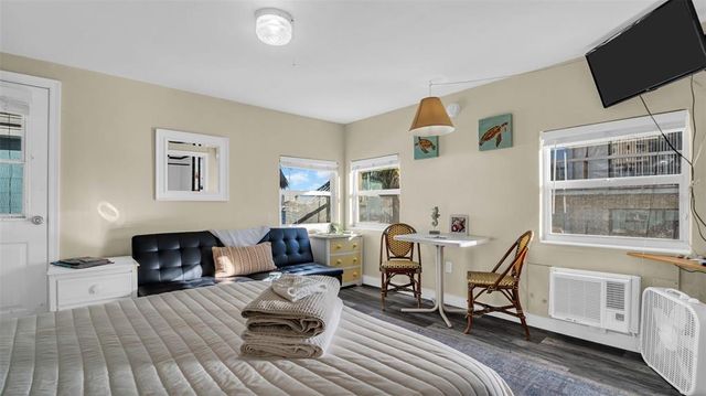 483 E SHORE DRIVE D3, Clearwater Beach, FL 33767