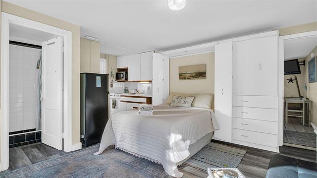 483 E SHORE DRIVE D3, Clearwater Beach, FL 33767