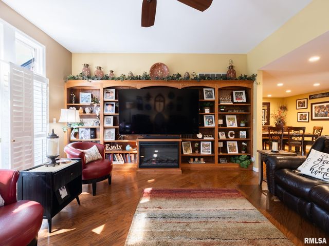 3 VALLEY HIGH Estates, Pekin, IL 61554