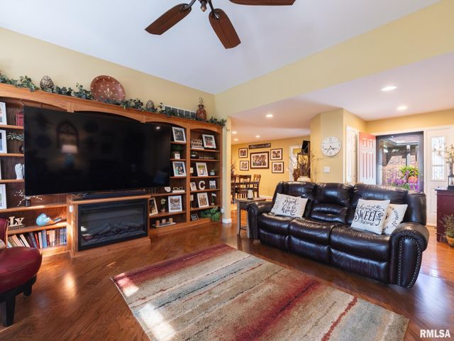 3 VALLEY HIGH Estates, Pekin, IL 61554