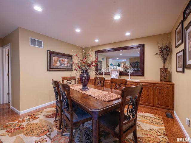 3 VALLEY HIGH Estates, Pekin, IL 61554