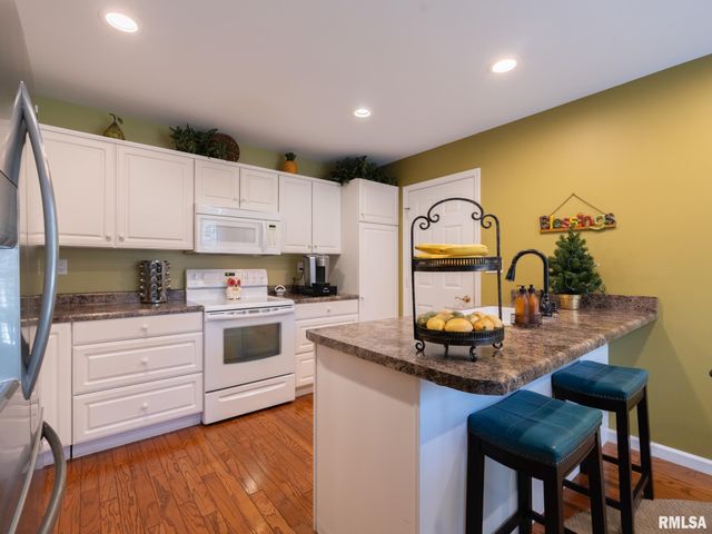 3 VALLEY HIGH Estates, Pekin, IL 61554