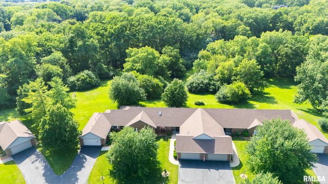 3 VALLEY HIGH Estates, Pekin, IL 61554