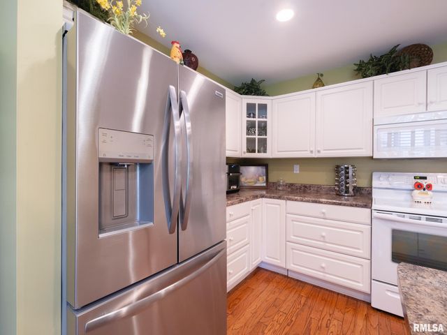 3 VALLEY HIGH Estates, Pekin, IL 61554