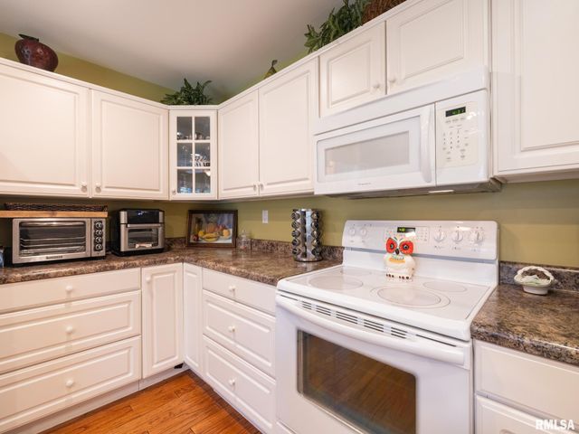 3 VALLEY HIGH Estates, Pekin, IL 61554