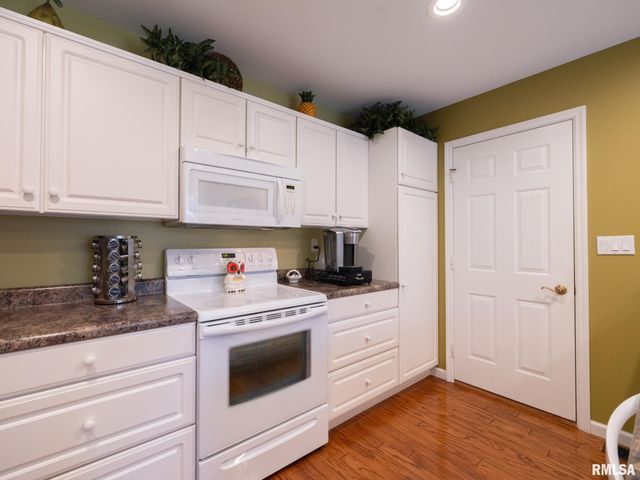 3 VALLEY HIGH Estates, Pekin, IL 61554
