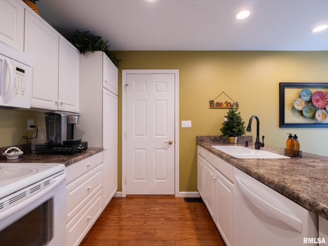 3 VALLEY HIGH Estates, Pekin, IL 61554