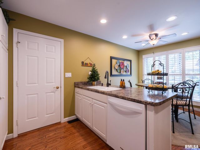3 VALLEY HIGH Estates, Pekin, IL 61554