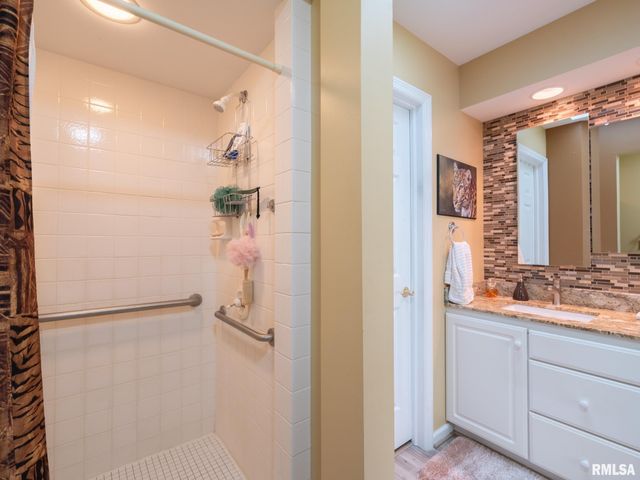 3 VALLEY HIGH Estates, Pekin, IL 61554