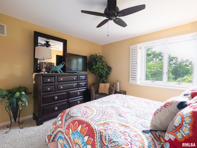 3 VALLEY HIGH Estates, Pekin, IL 61554