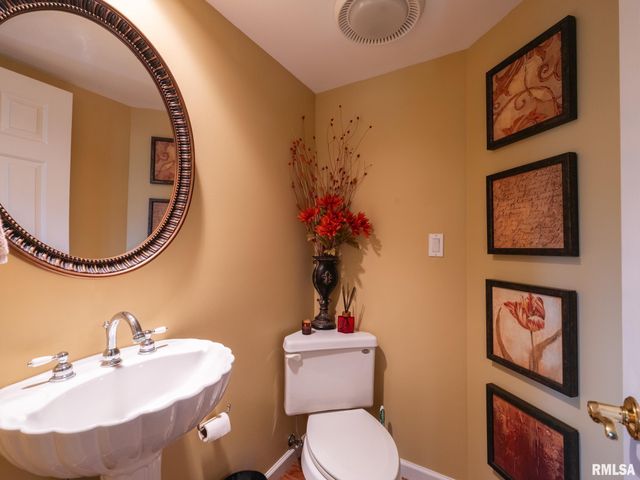 3 VALLEY HIGH Estates, Pekin, IL 61554