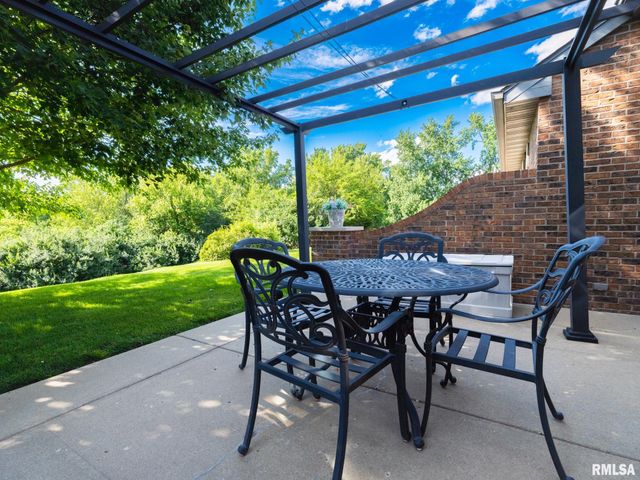 3 VALLEY HIGH Estates, Pekin, IL 61554