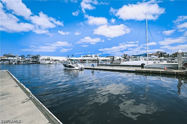 750 RIVER POINT B2-13 DR, Naples, FL 34102