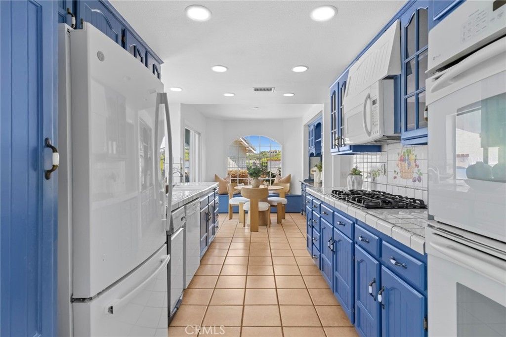 Image 11 of property listing at 2001 Yacht Mischief, Newport Beach, CA 92660
