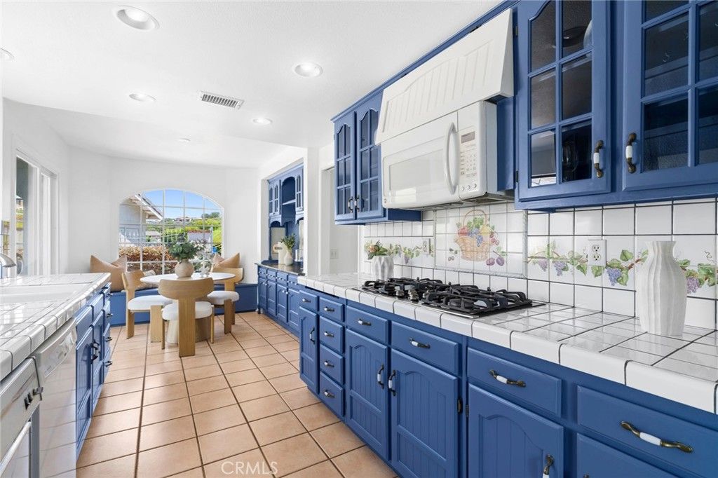 Image 13 of property listing at 2001 Yacht Mischief, Newport Beach, CA 92660