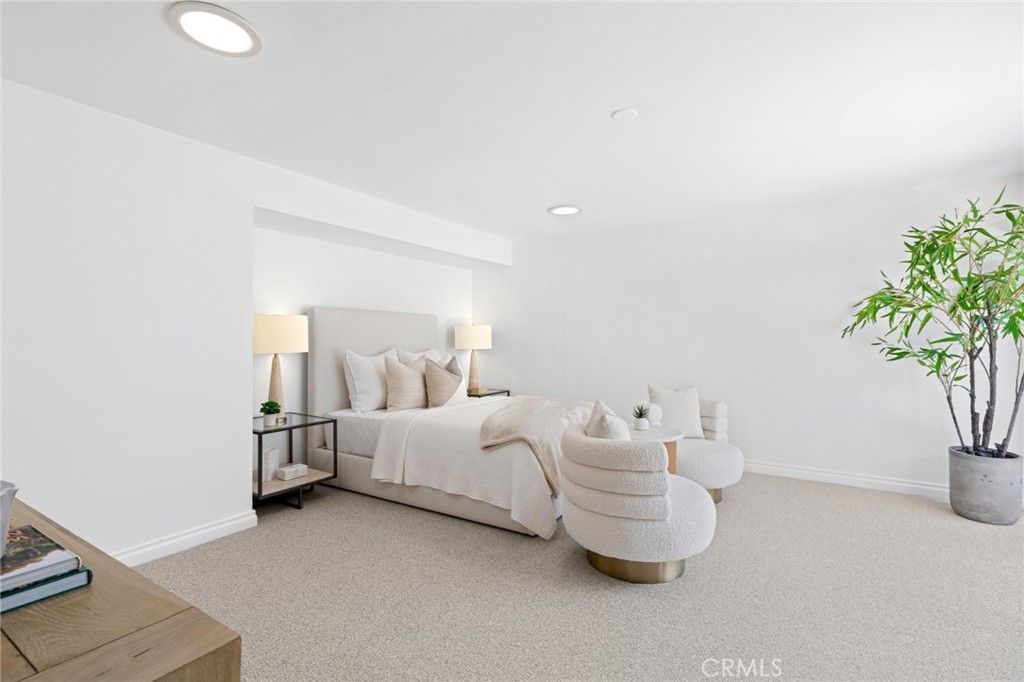 Image 24 of property listing at 2001 Yacht Mischief, Newport Beach, CA 92660