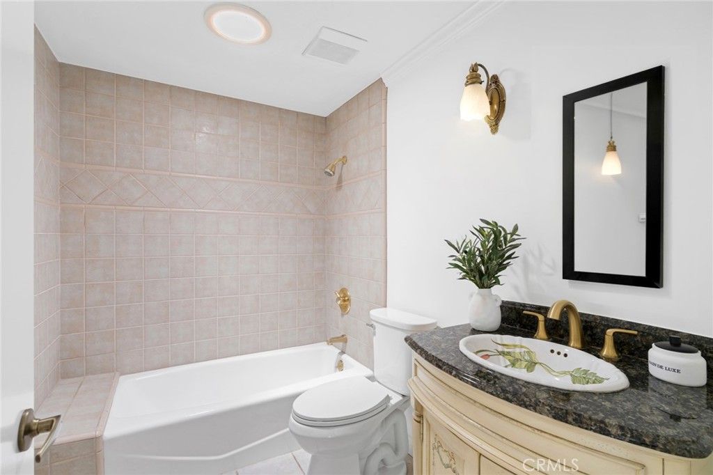 Image 26 of property listing at 2001 Yacht Mischief, Newport Beach, CA 92660