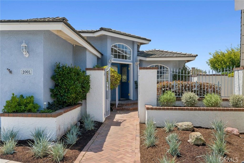 Image 4 of property listing at 2001 Yacht Mischief, Newport Beach, CA 92660