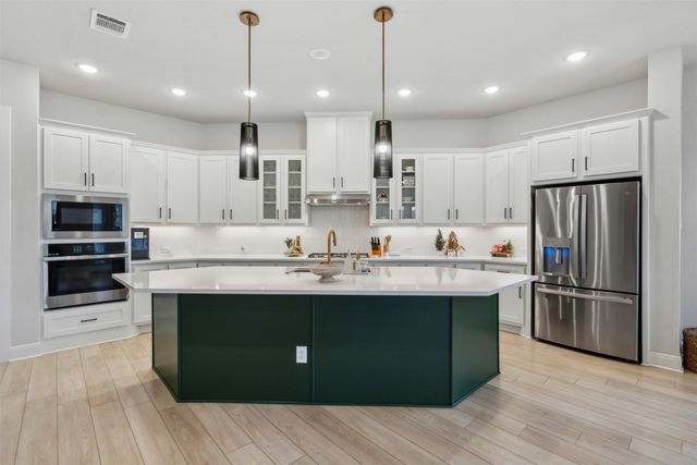 7749 Pondview Lane, Fort Worth, TX 76123