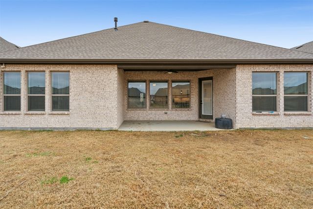 7749 Pondview Lane, Fort Worth, TX 76123