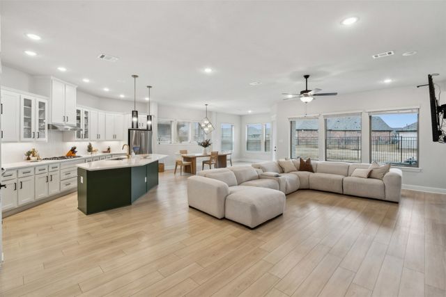 7749 Pondview Lane, Fort Worth, TX 76123