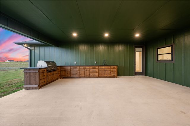 260 Willow Moon Ranch Road, Crawford, TX 76638